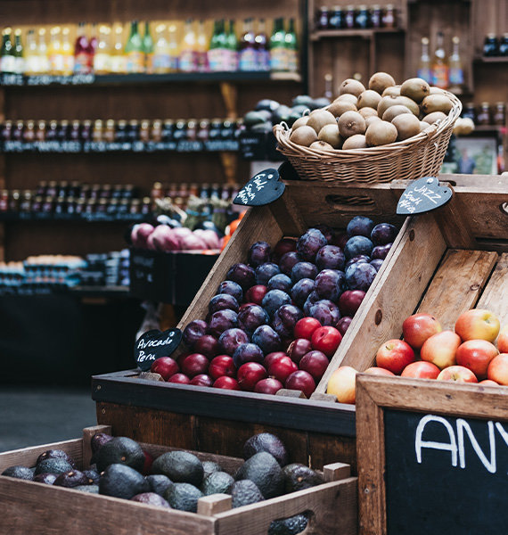 Picture of fruits and vegtables in grocery store